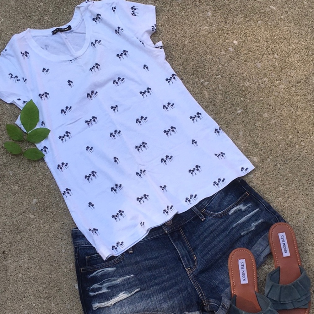 White palm tree print t